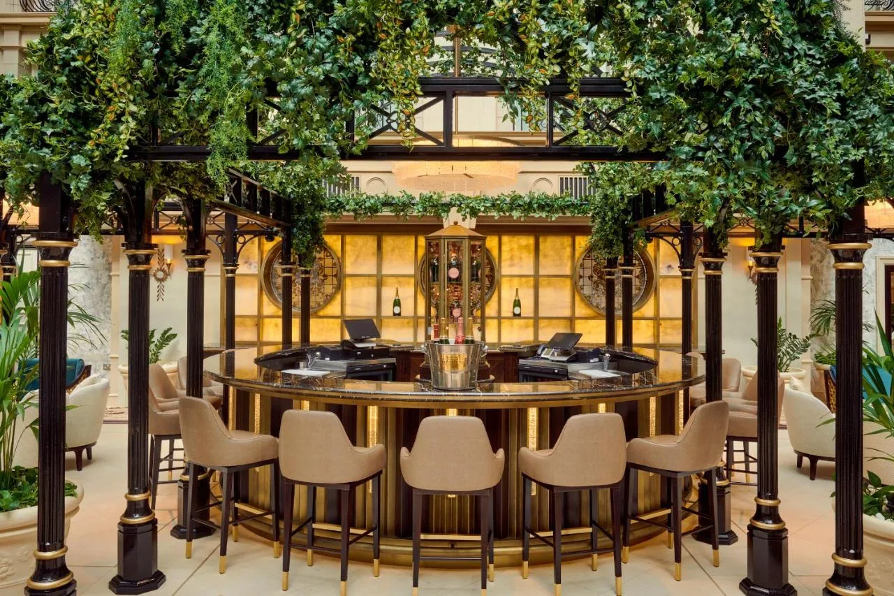 Restaurant with round table and chairs at The Landmark London